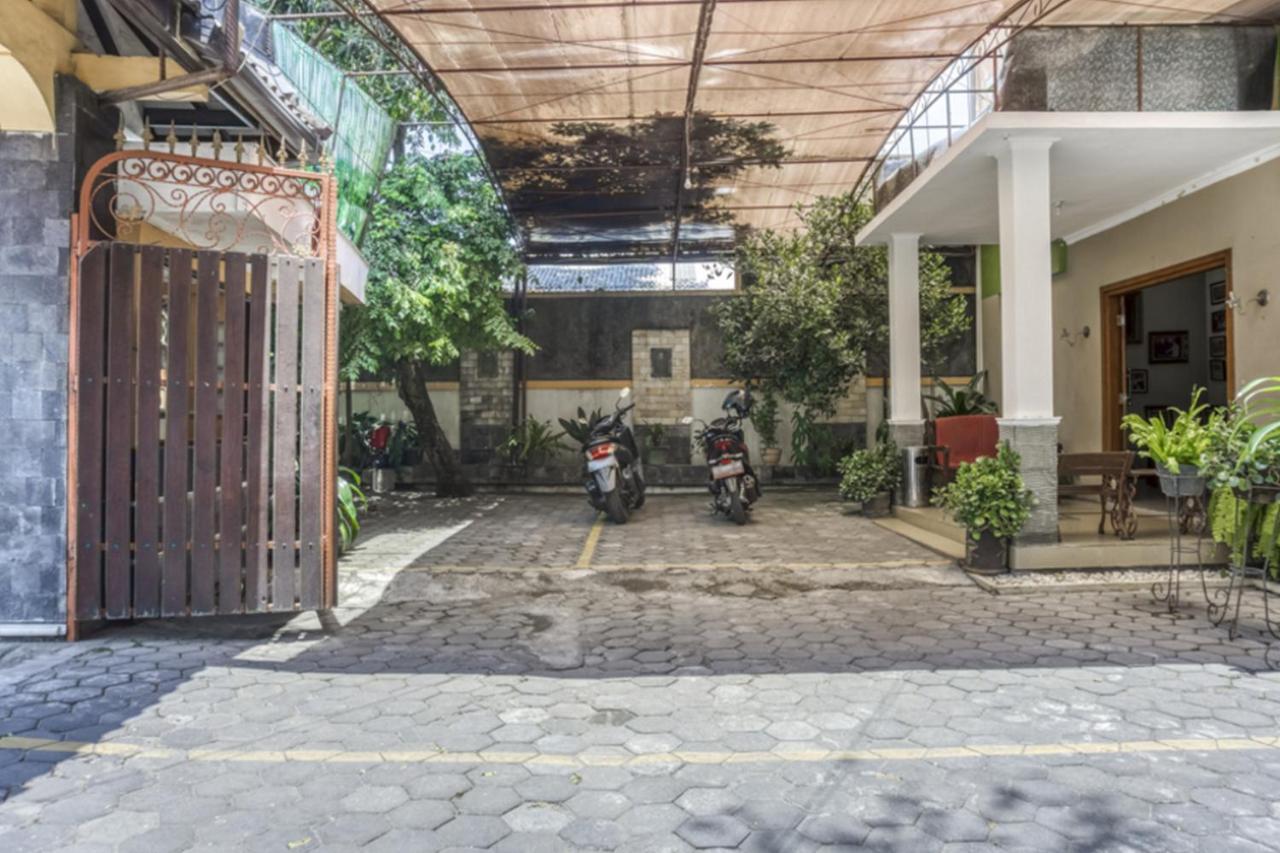 Hotel Reddoorz Syariah @ Raya Tajem Maguwo Kalasan Exterior foto